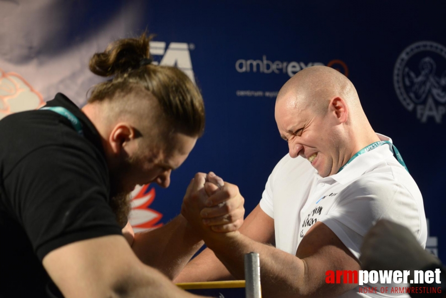 XV MISTRZOSTWA POLSKI - LEWA RĘKA # Siłowanie na ręce # Armwrestling # Armpower.net