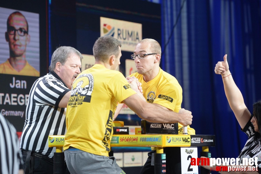 Zloty Tur 2015 by Mark Kazus - Left Hand # Armwrestling # Armpower.net