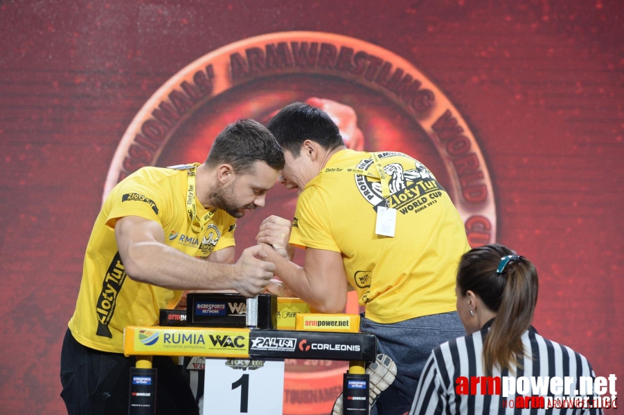 Zloty Tur 2015 by Mark Kazus - Left Hand # Siłowanie na ręce # Armwrestling # Armpower.net