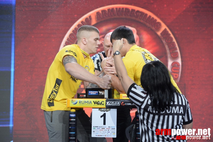 Zloty Tur 2015 by Mark Kazus - Left Hand # Armwrestling # Armpower.net