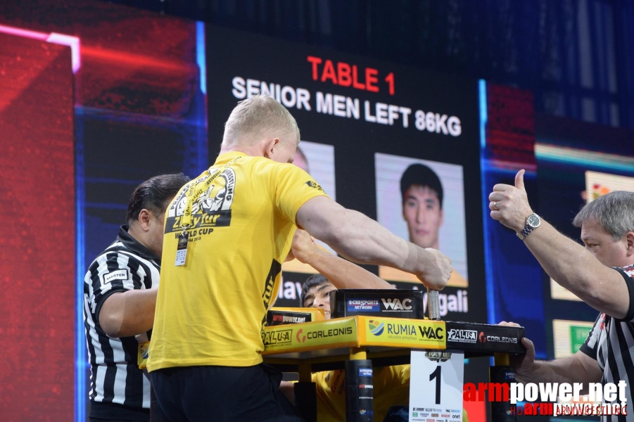 Zloty Tur 2015 by Mark Kazus - Left Hand # Armwrestling # Armpower.net