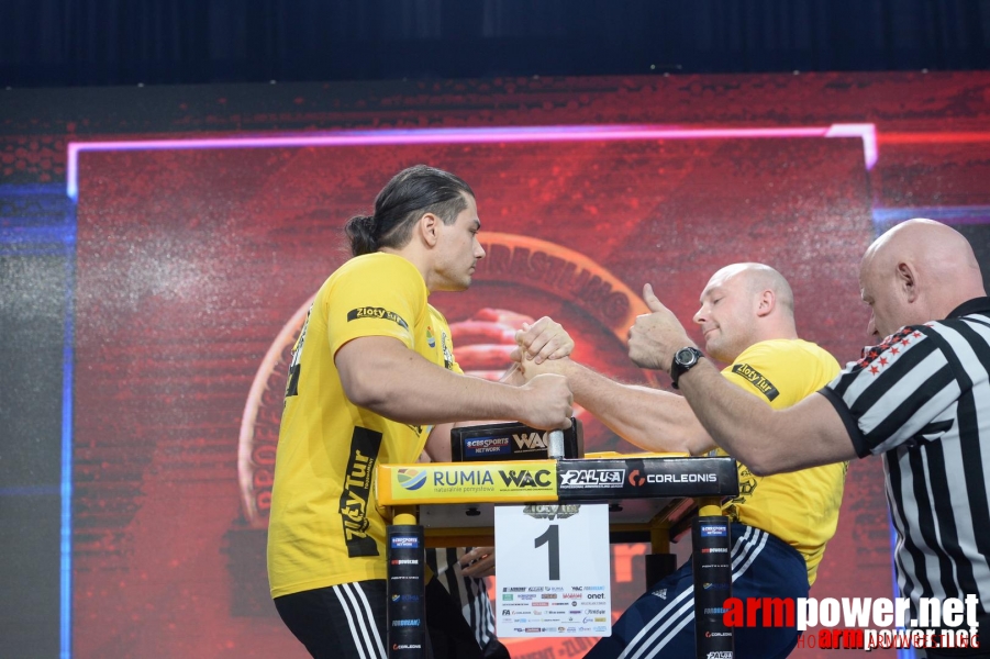 Zloty Tur 2015 by Mark Kazus - Left Hand # Siłowanie na ręce # Armwrestling # Armpower.net