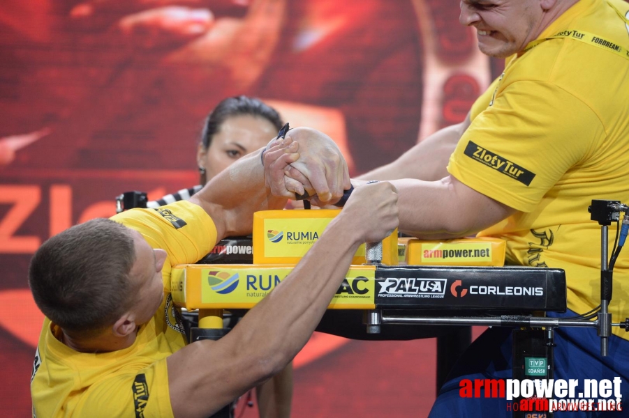 Zloty Tur 2015 by Mark Kazus - Left Hand # Siłowanie na ręce # Armwrestling # Armpower.net