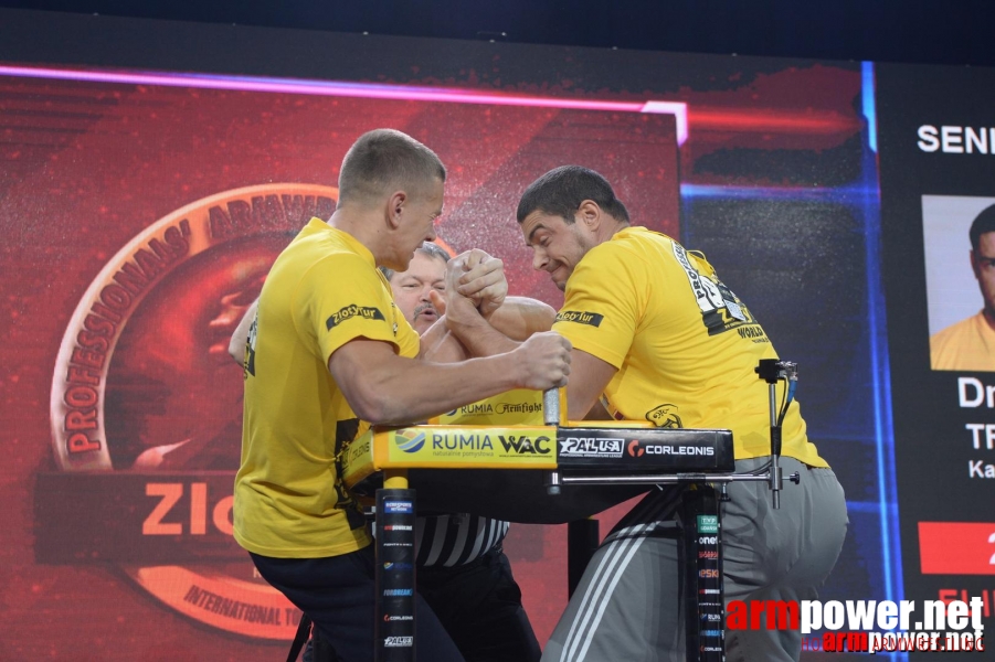 Zloty Tur 2015 by Mark Kazus - Left Hand # Siłowanie na ręce # Armwrestling # Armpower.net