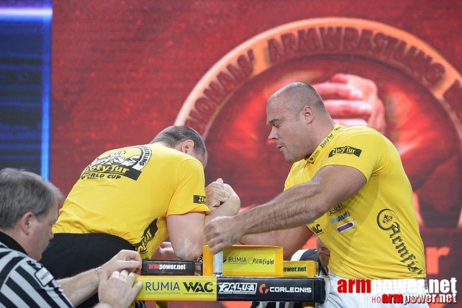 Zloty Tur 2015 by Mark Kazus - Right Hand # Armwrestling # Armpower.net