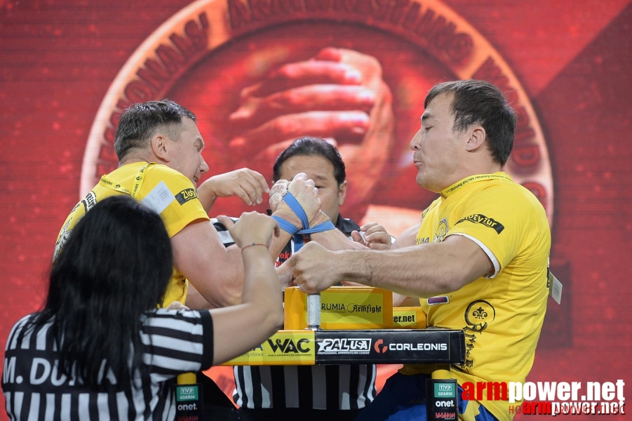 Zloty Tur 2015 by Mark Kazus - Right Hand # Armwrestling # Armpower.net