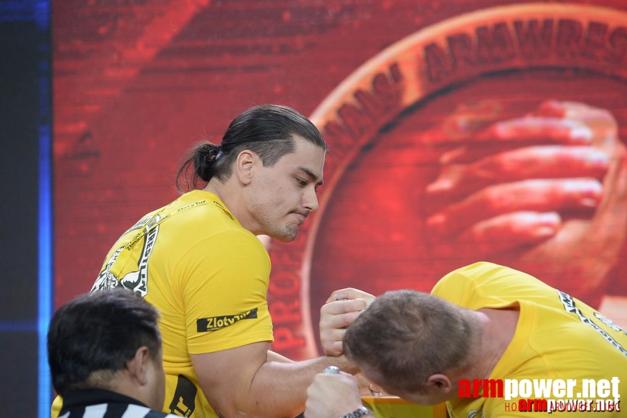 Zloty Tur 2015 by Mark Kazus - Right Hand # Armwrestling # Armpower.net