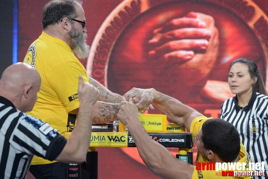 Zloty Tur 2015 by Mark Kazus - Right Hand # Armwrestling # Armpower.net