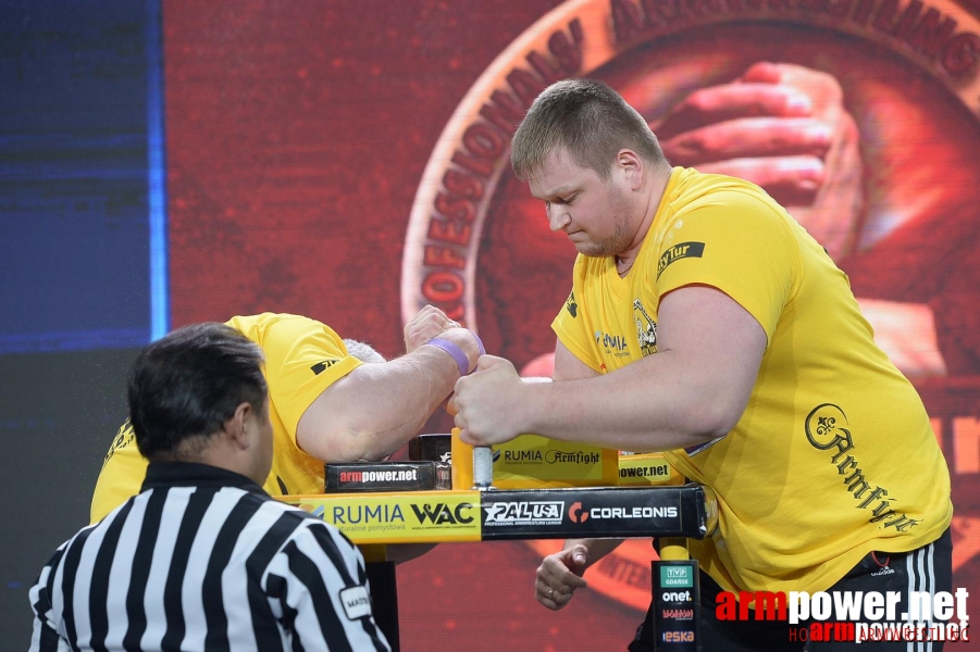 Zloty Tur 2015 by Mark Kazus - Right Hand # Armwrestling # Armpower.net