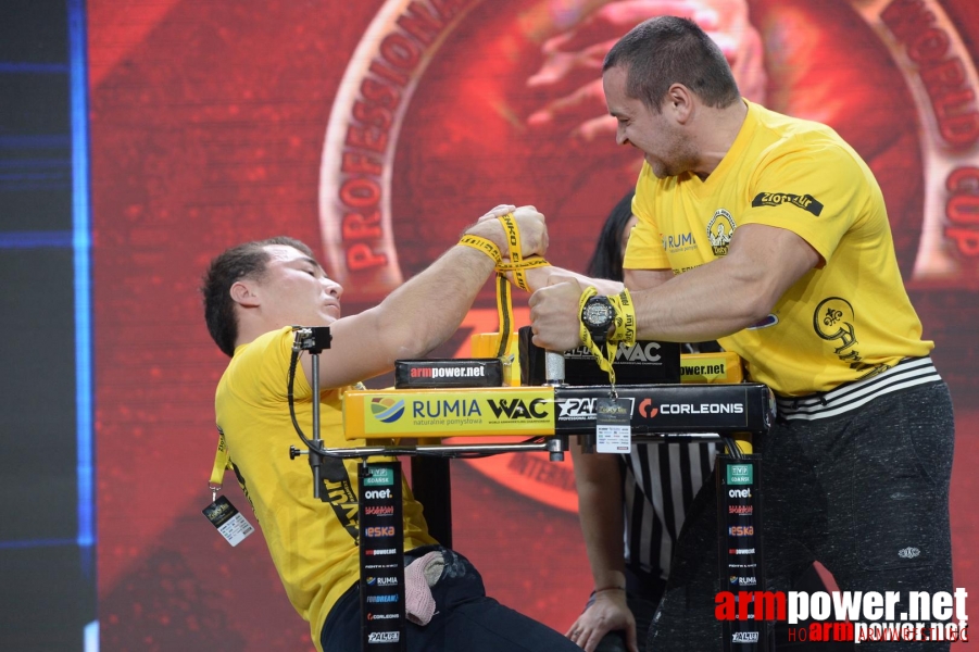 Zloty Tur 2015 by Mark Kazus - Right Hand # Armwrestling # Armpower.net