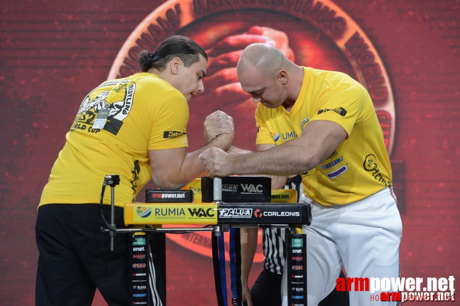 Zloty Tur 2015 by Mark Kazus - Right Hand # Armwrestling # Armpower.net