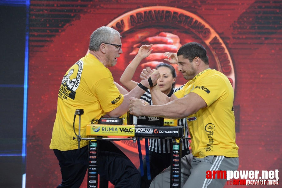 Zloty Tur 2015 by Mark Kazus - Right Hand # Armwrestling # Armpower.net