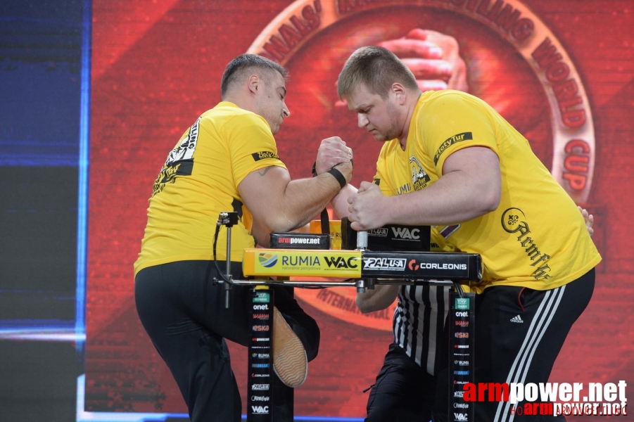 Zloty Tur 2015 by Mark Kazus - Right Hand # Armwrestling # Armpower.net