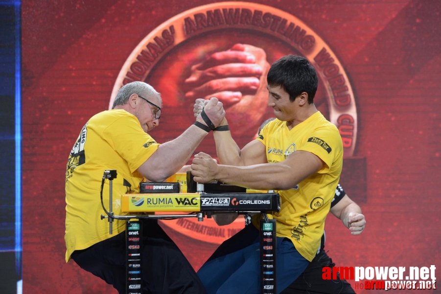 Zloty Tur 2015 by Mark Kazus - Right Hand # Armwrestling # Armpower.net