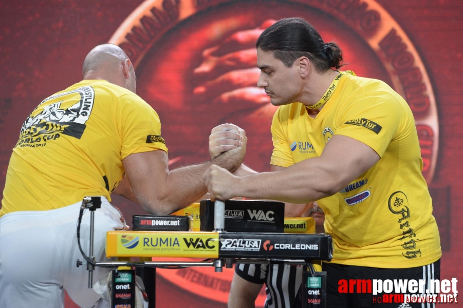 Zloty Tur 2015 by Mark Kazus - Right Hand # Armwrestling # Armpower.net