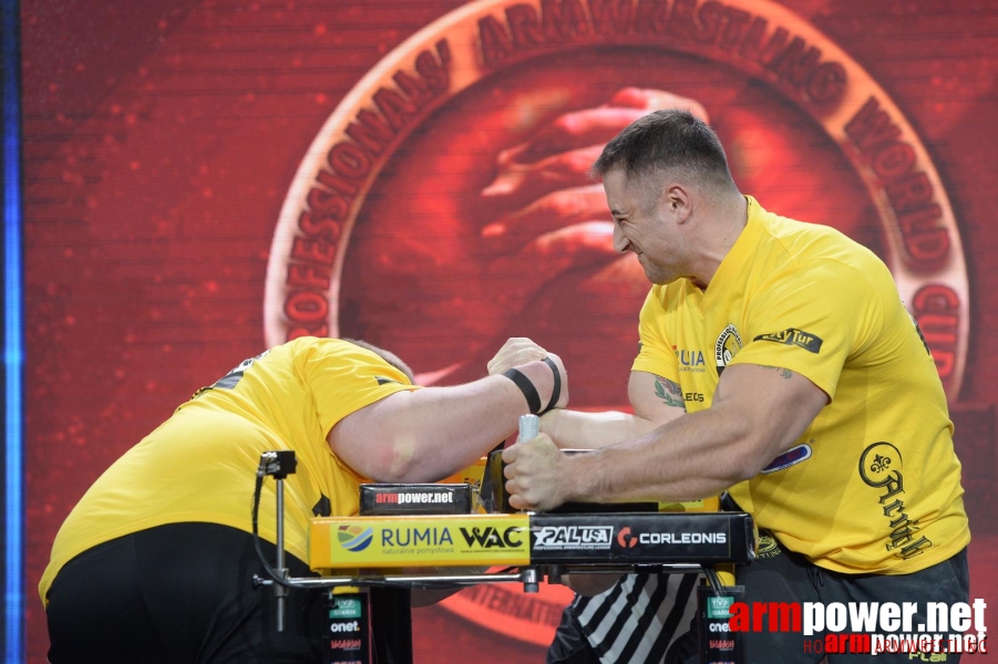 Zloty Tur 2015 by Mark Kazus - Right Hand # Armwrestling # Armpower.net