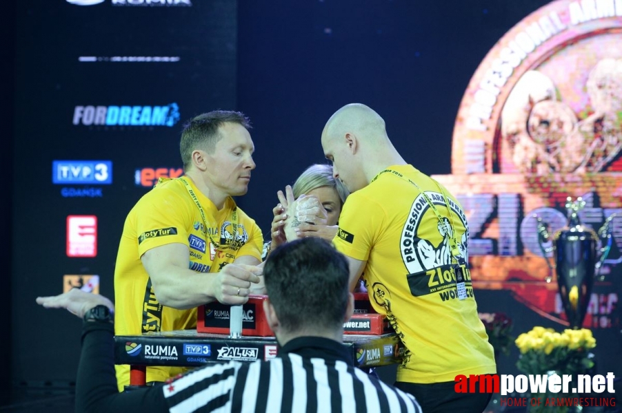 Zloty Tur 2016 - left hand by Mark Kazus # Armwrestling # Armpower.net