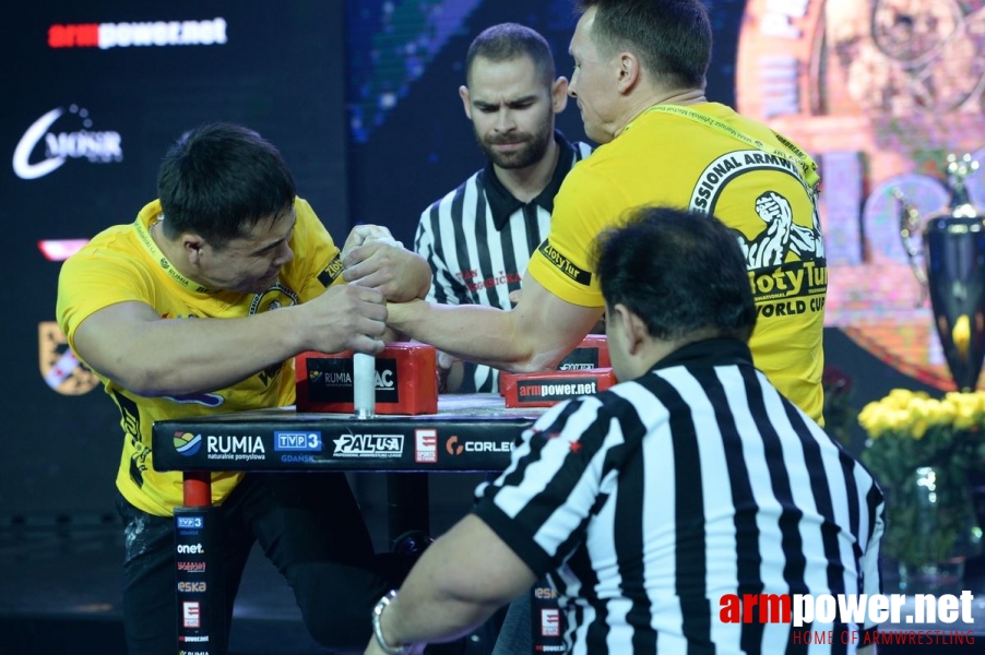 Zloty Tur 2016 - left hand by Mark Kazus # Armwrestling # Armpower.net