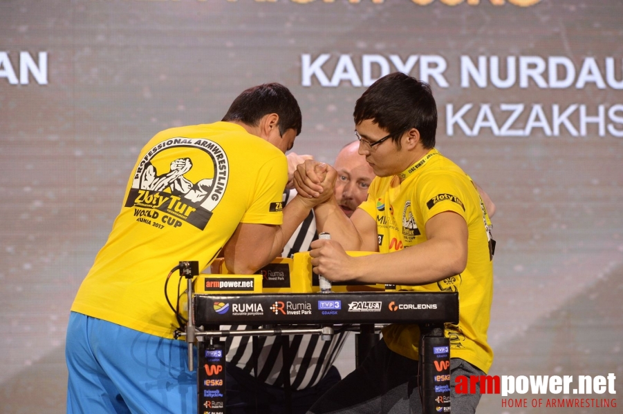 Zloty Tur 2017 - right hand finals # Armwrestling # Armpower.net