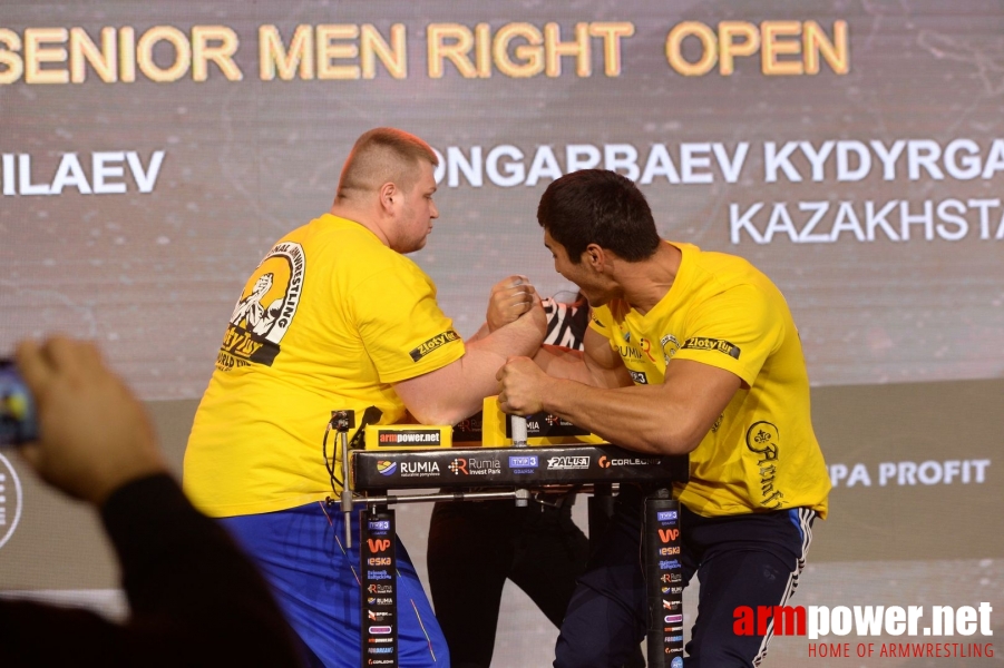 Zloty Tur 2017 - right hand finals # Armwrestling # Armpower.net