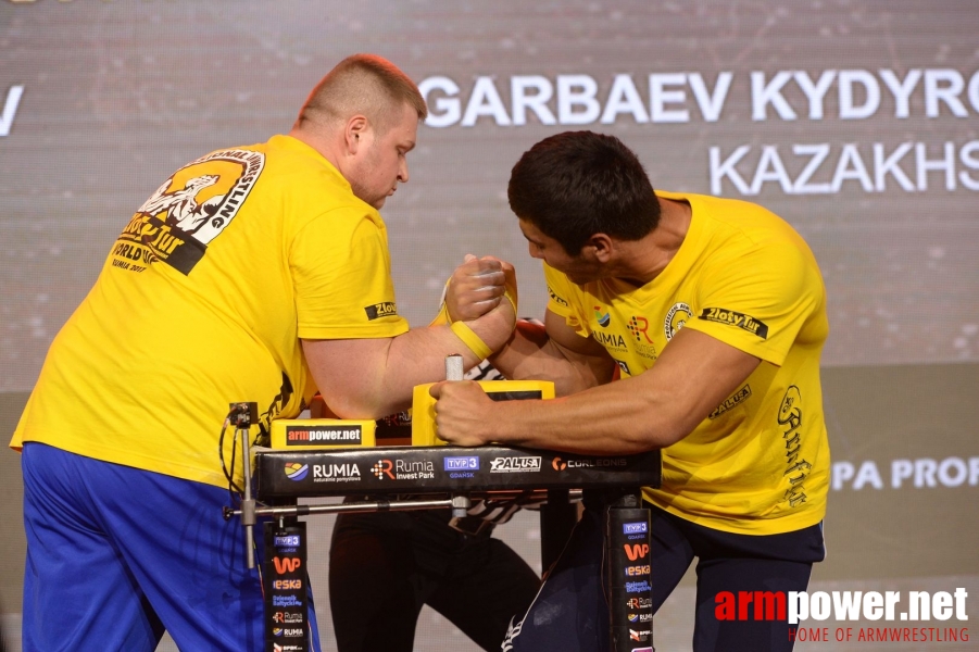 Zloty Tur 2017 - right hand finals # Armwrestling # Armpower.net